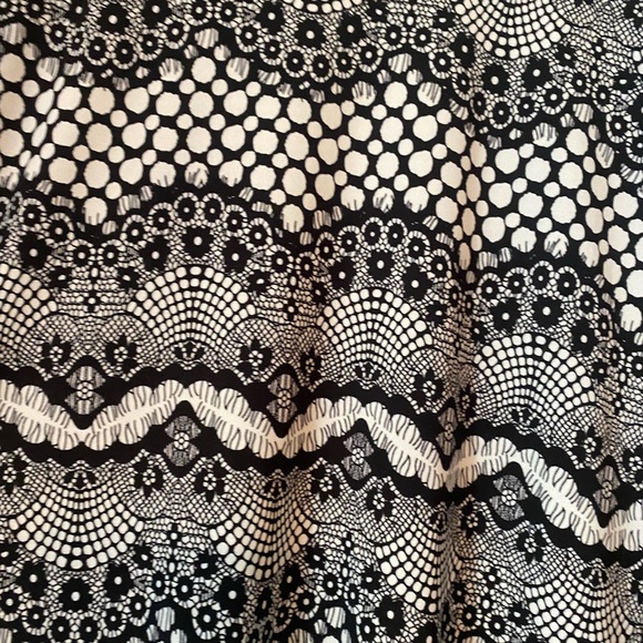 Vintage Suzie Black and White with Blue Short Sleeved Top - Picture 11 of 11